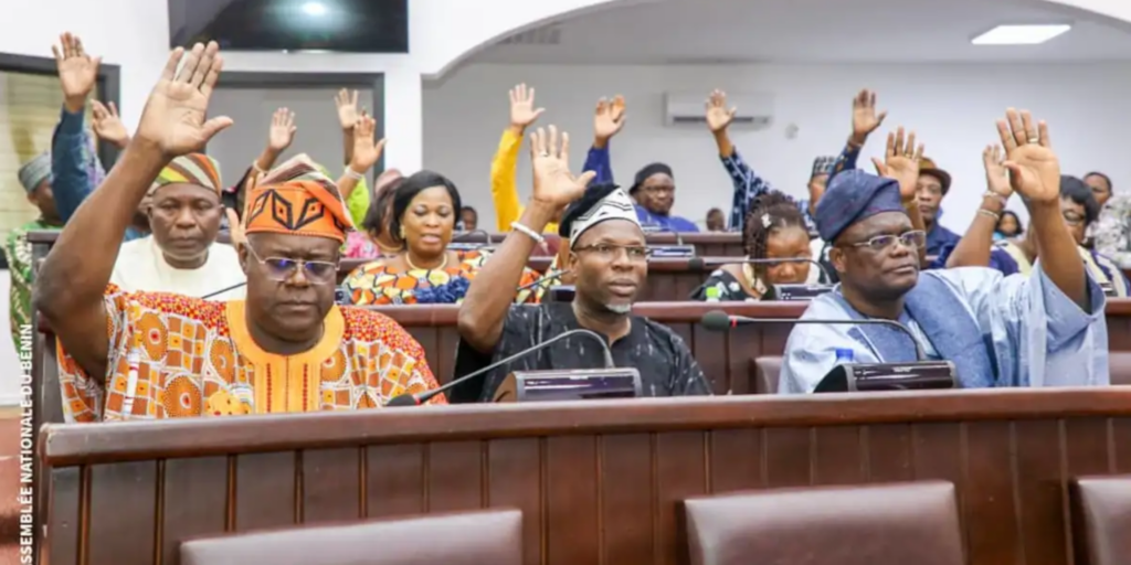 Bénin : Les Démocrates ont voté contre le 4è rapport d’activités de Vlavonou