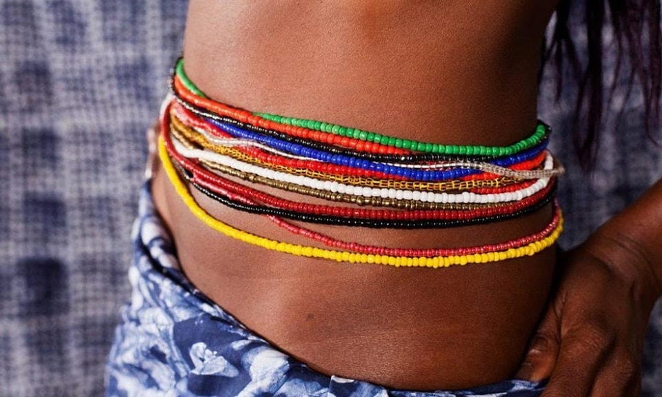 Les perles de hanche: au-delà du décoratif à travers les âges