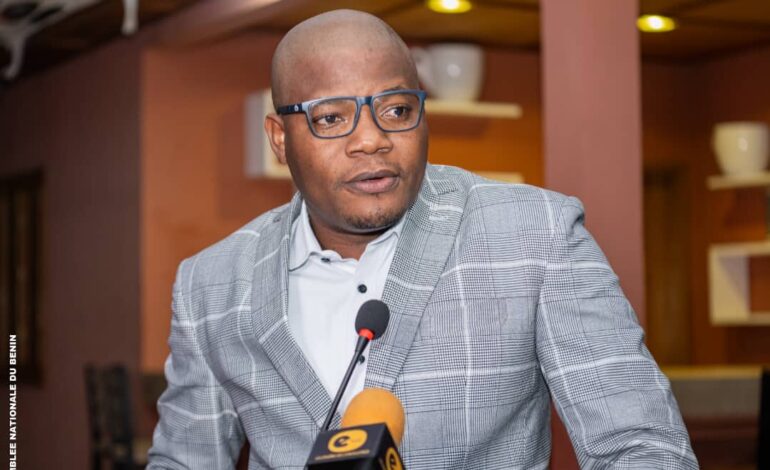 Parlement du Bénin : le porte-parole de Vlavonou répond aux critiques des députés de l’opposition