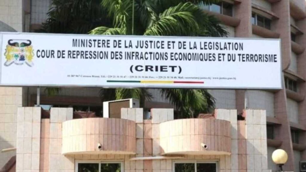 Bénin: le général Faléti écope 10 ans de prison ferme et une amende de plusieurs millions