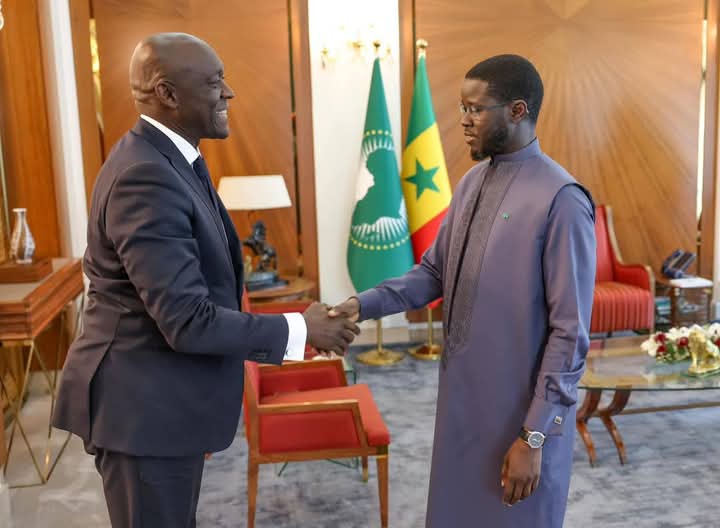 Le Président de la République du Sénégal, Bassirou Diomaye Faye, a reçu aujourd’hui le directeur général de la Société Financière Internationale (IFC), Makhtar Diop, au Palais de la République.
