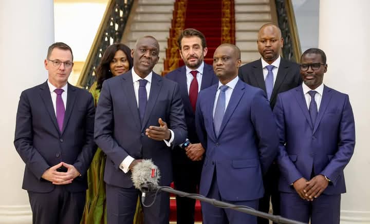 Le Président de la République du Sénégal, Bassirou Diomaye Faye, a reçu aujourd’hui le directeur général de la Société Financière Internationale (IFC), Makhtar Diop, au Palais de la République.