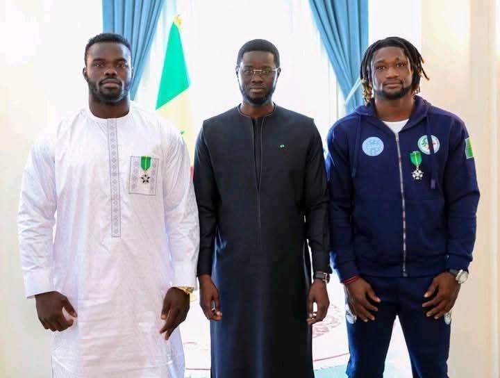 SÉNÉGAL: Le Président de la République, Son Excellence Bassirou Diomaye Faye, a reçu ce mardi 24 décembre 2024, en audience, Omar Kane, alias Reug Reug, champion du monde de MMA, et Mouhamed Tafsir Ba, champion de kick-boxing.