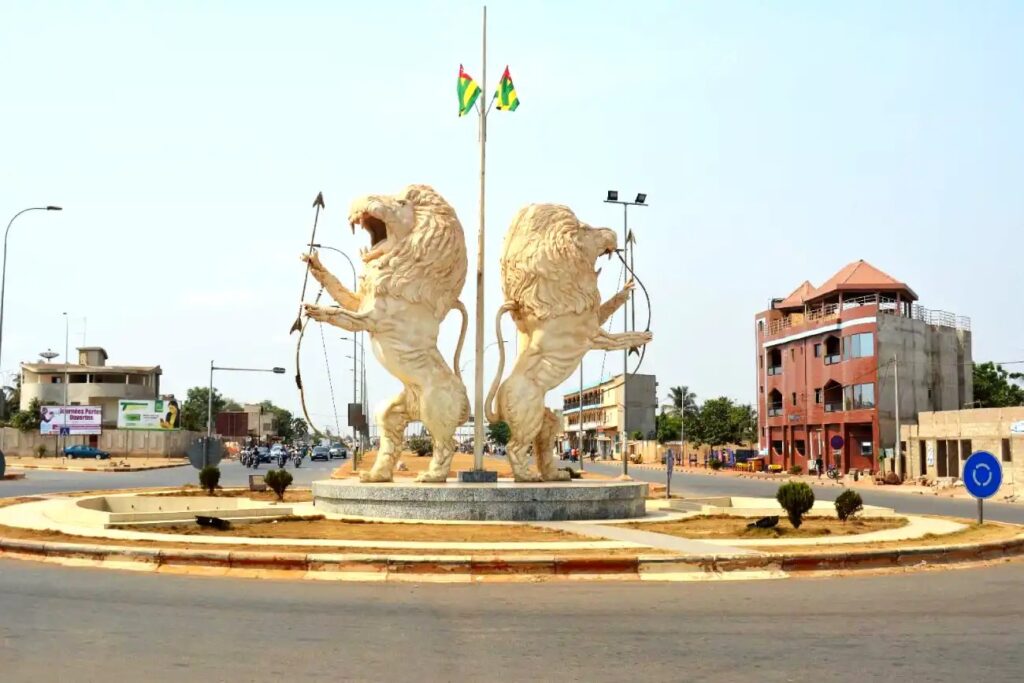Le Togo adopte un budget 2025 de 2 396,59 milliards de FCFA, en hausse de 6,5%