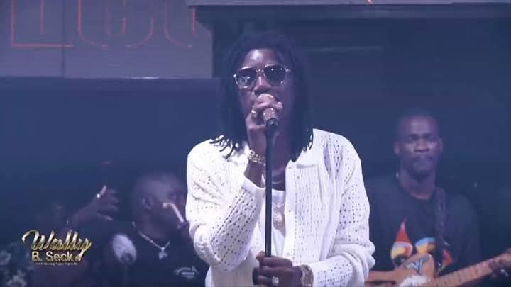 SÉNÉGAL CULTURE : Le chanteur sénégalais Wally Seck éteint le feu qui couvait déjà … : Le concert du 25 décembre à Mbacké annulé par la menace Baayfaal,la colère des jeunes.