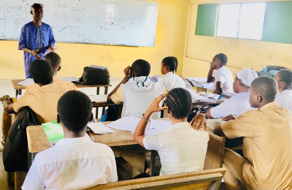 Côte d'Ivoire / Port Bouet : Sensibilisation des élèves de l'École Saint Exupéry.