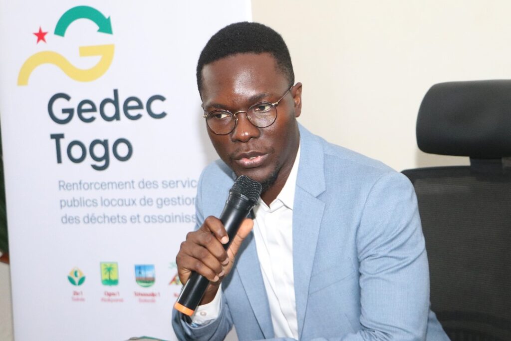 Gestion des Déchets à Ogou 1 : Un Engagement Collectif pour un Environnement Plus Sain.