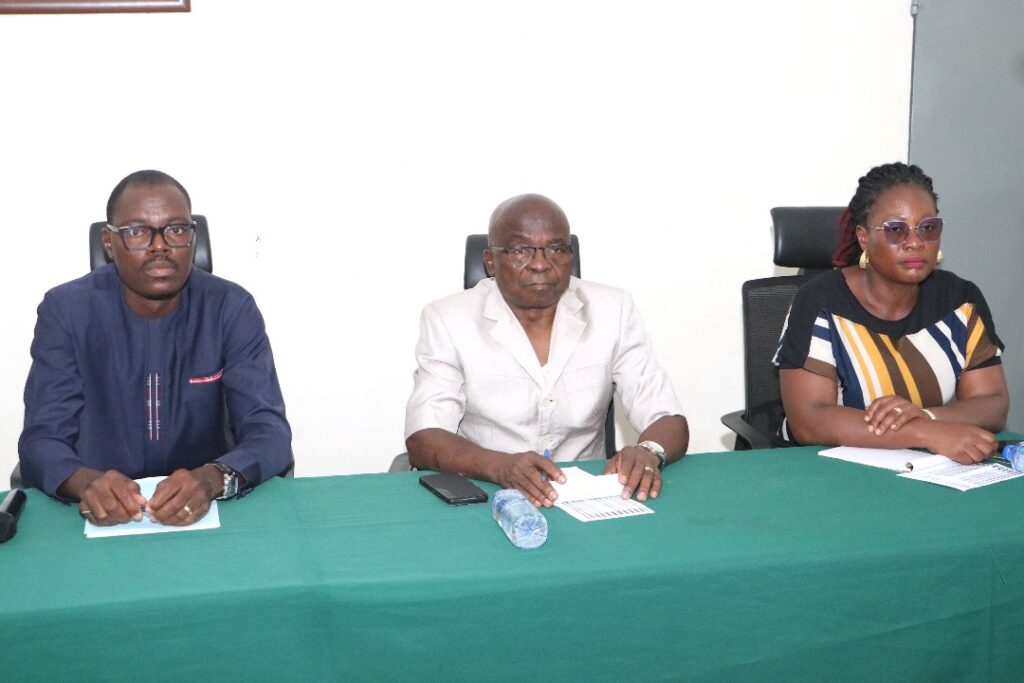 Gestion des Déchets à Ogou 1 : Un Engagement Collectif pour un Environnement Plus Sain.