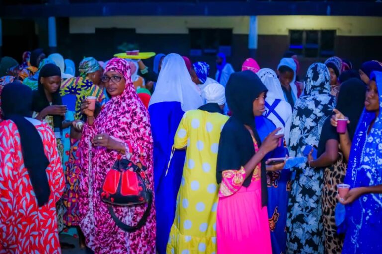 ‎Religion / Ramadan 2025 : Des élèves réunis autour d'une table ronde