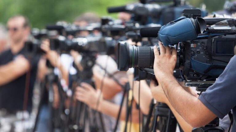 Médias / Qui est le journaliste ? : Une perspective éclairée