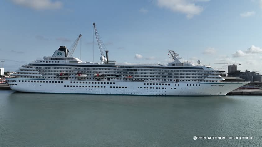 Cotonou accueille le plus grand navire de croisière de son histoire : le Crystal Symphony, symbole d’un tourisme béninois en plein essor