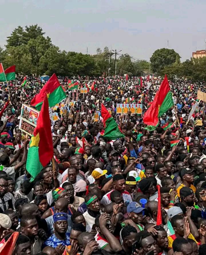 Burkina Faso : Mobilisation historique à Ouagadougou en soutien au président Ibrahim Traoré