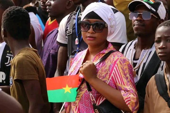 Burkina Faso : Mobilisation historique à Ouagadougou en soutien au président Ibrahim Traoré