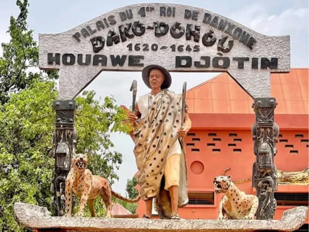 Attaque armée contre le palais royal Dako Donou à Bohicon : le roi miraculeusement indemne