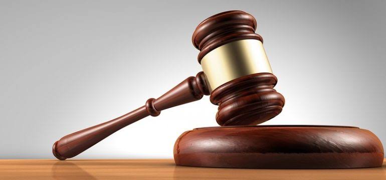 Bénin – Détournement à la banque : une caissière jugée pour avoir investi frauduleusement 9 millions FCFA dans une arnaque en ligne