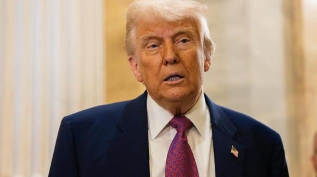 Trump mise sur la diplomatie : pas de nouvelles sanctions contre Moscou malgré les tensions en Ukraine