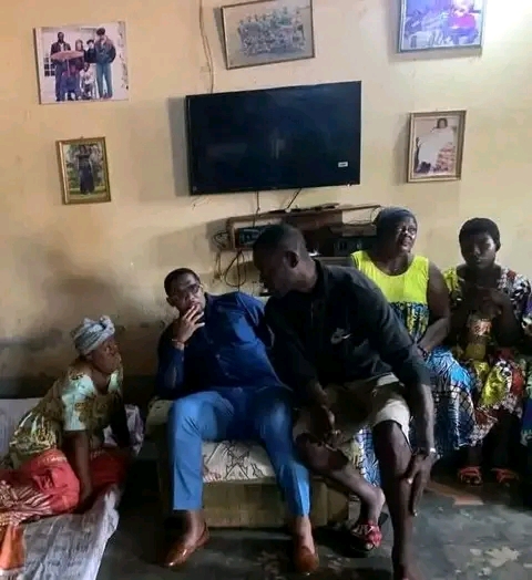 Cameroun : Samuel Eto’o au chevet de la famille d’Emmanuel Kundé, légende disparue du football camerounais