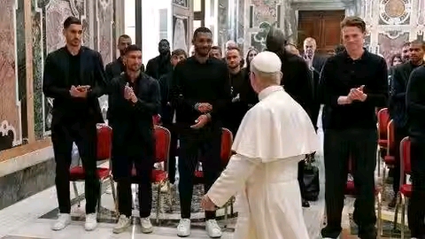 Zambo Anguissa et le Napoli reçus au Vatican : entre Scudetto, foi et symbole d’unité