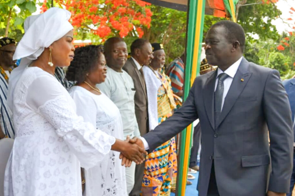 Messe et défilé du 27 avril : La conseillère régionale Valentine Sama, une présence active aux côtés des autorités régionales.