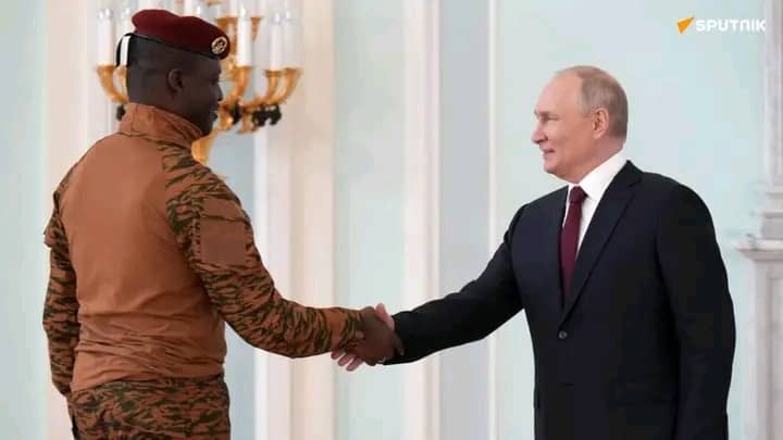 Poutine reçoit le Président Ibrahim Traoré à Moscou dans le cadre du 80e anniversaire de la Victoire de 1945