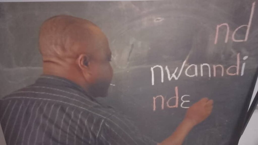 Éducation : un atelier sur le renforcement des capacités dans l'enseignement des langues nationales débute à Abidjan