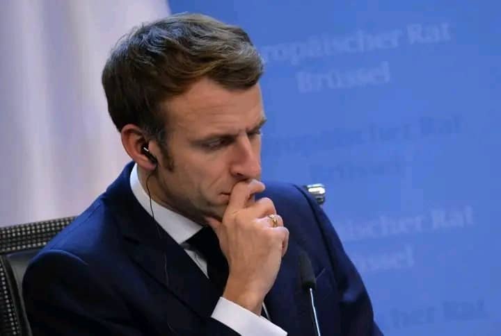Emmanuel Macron désamorce la polémique : "J'ai juste plaisanté avec mon épouse"
