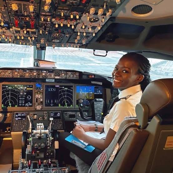 Jennifer Yhaye : la première femme d’Afrique de l’Ouest à piloter un Boeing 737 MAX pour ASKY Airlines
