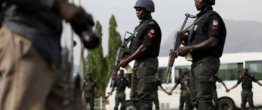 Nigéria : des policiers et militaires arrêtés pour vente d’armes à des groupes armés