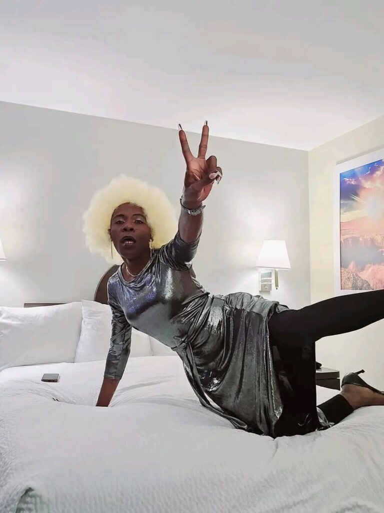 Controverse autour de Jojo le Comédien : l'invitation d'Anabella fait débat