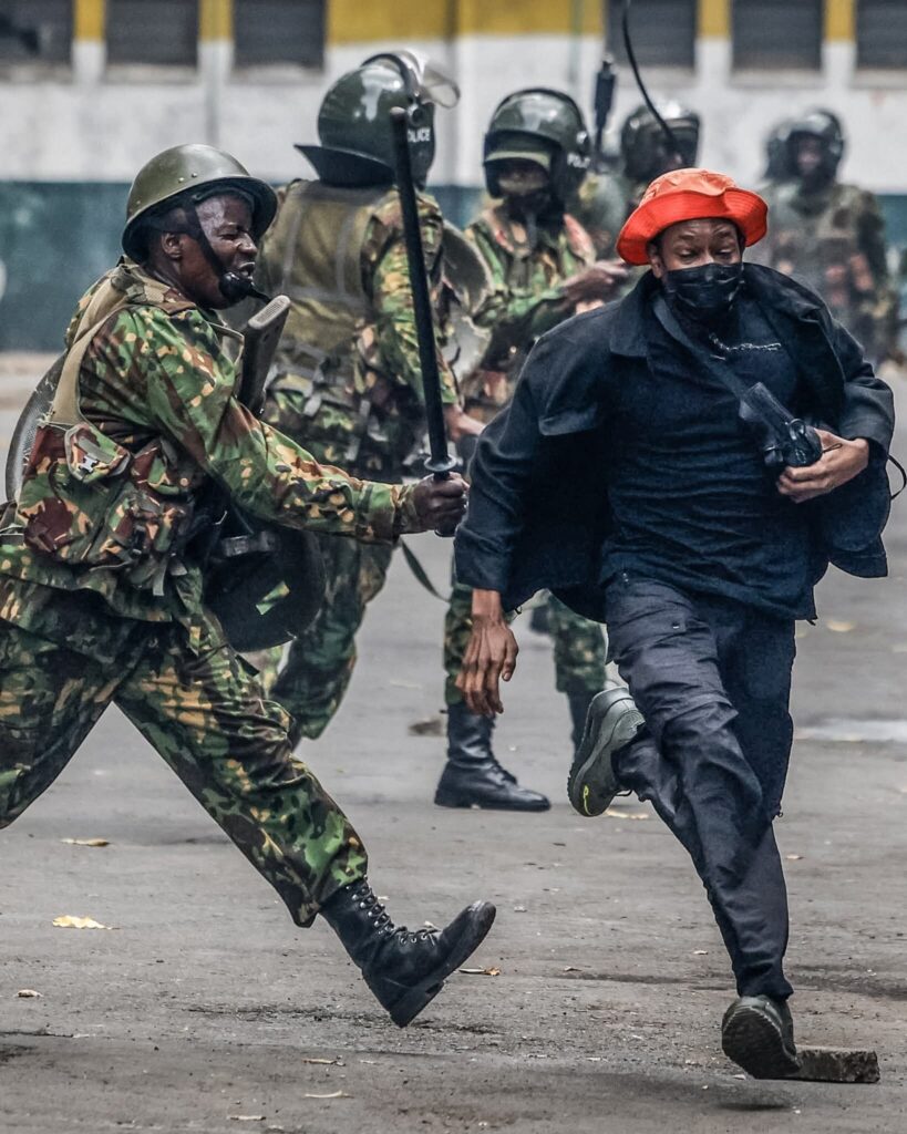 KENYA – MANIFESTATIONS RÉPRIMÉES DANS LE SANG : DEUX MORTS PAR BALLE ET UNE CENSURE MÉDIATIQUE