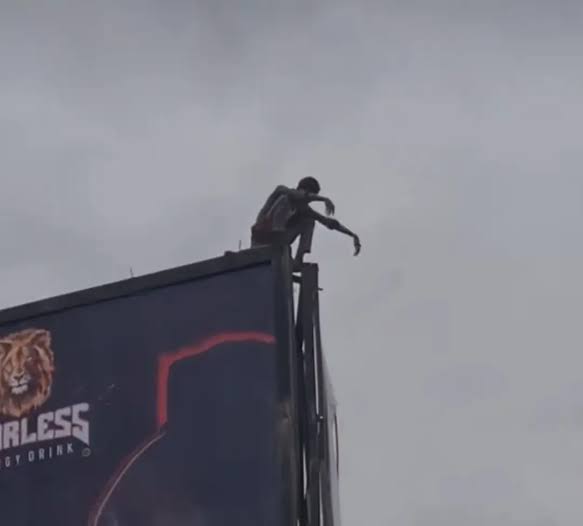 Nigeria – Kano : un jeune homme menace de se suicider pour rencontrer son influenceur TikTok préféré