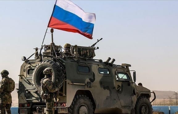 Crise russo-ukrainienne : Moscou prépare sa riposte militaire après des frappes ciblées sur ses bases aériennes