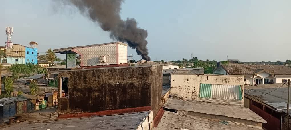 Douala III : Un incendie a ravagé une présumée unité clandestine de contrefaçon de peinture