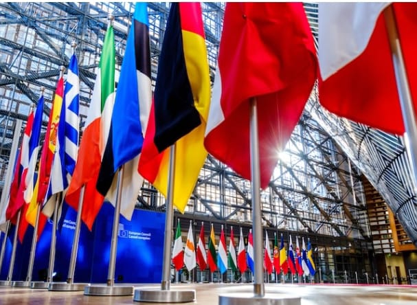 Trump relance la guerre commerciale : l’Europe face à la menace des droits de douane de 30 %