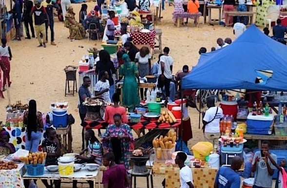 Vacances à la plage : quand le sable chaud rime avec business juteux