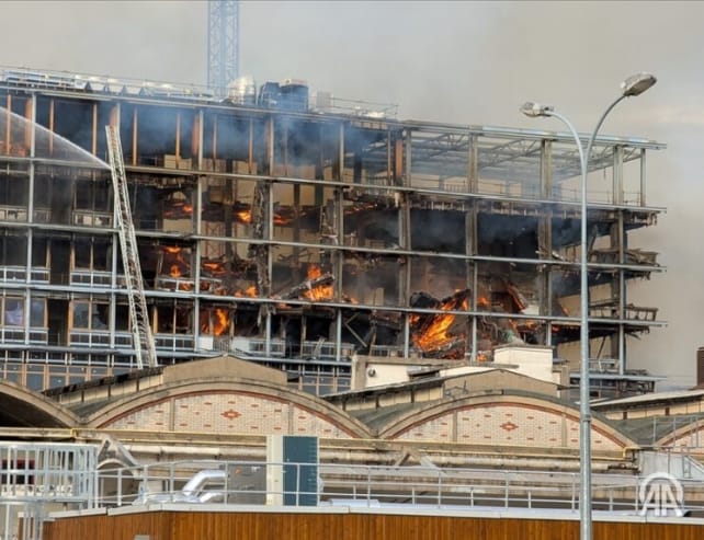 Violent incendie à Paris : un immeuble en chantier ravagé, 180 pompiers mobilisés dans le 12e arrondissement
