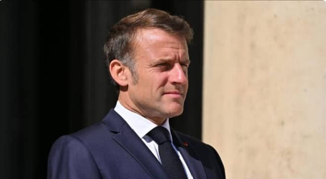 Incendies dans le sud-est de la France : 300 hectares ravagés, Macron salue le courage des pompiers