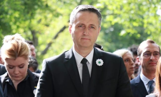 À Paris, un monument en hommage aux victimes du génocide de Srebrenica dévoilé au Père-Lachaise