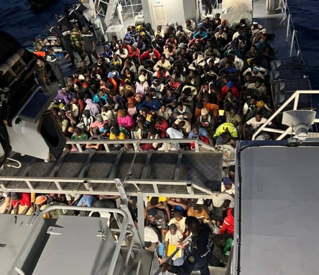 🛑 SAUVETAGE EN HAUTE MER : 239 MIGRANTS SECOURUS AU LARGE DE SAINT-LOUIS PAR LA MARINE NATIONALE