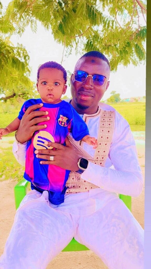 Burkina Faso - Abandonné sous le soleil, sauvé par un homme au grand cœur : l’histoire bouleversante d’un bébé devenu symbole d’espoir