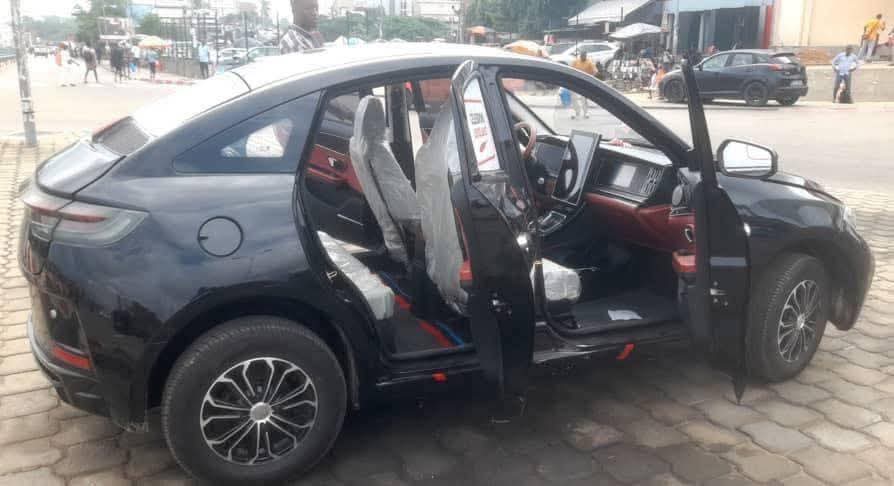 Côte d’Ivoire : une voiture neuve offerte au meilleur bachelier 2025, Aka N'zoré Prince Ézéchiel, lors du Festival du Bachelier