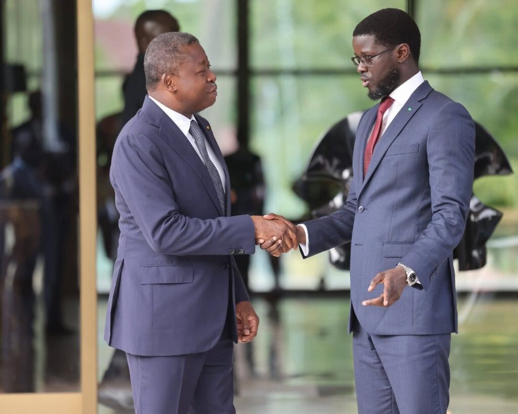 Diplomatie : Bassirou Diomaye Faye reçu à Lomé par Faure Gnassingbé — Un rapprochement stratégique entre le Sénégal et le Togo
