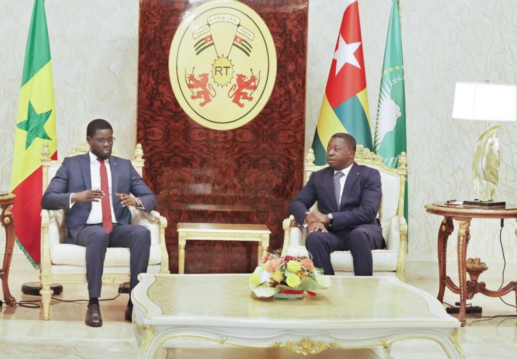 Diplomatie : Bassirou Diomaye Faye reçu à Lomé par Faure Gnassingbé — Un rapprochement stratégique entre le Sénégal et le Togo