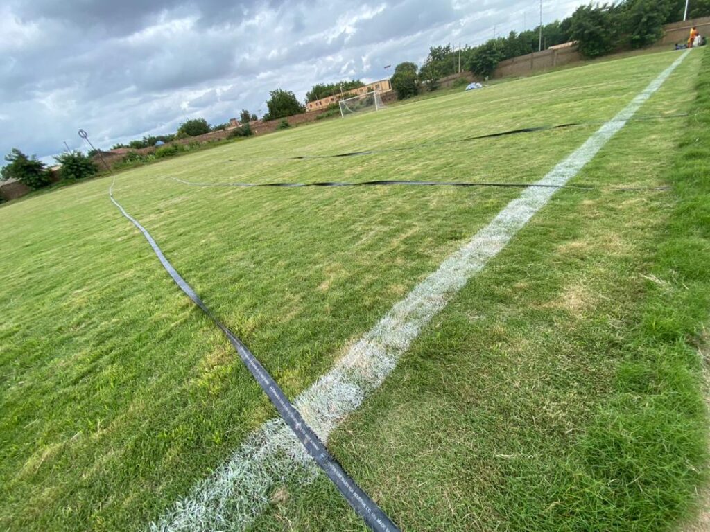 Togo/Dapaong : Le football reprend ses droits avec une pelouse en gazon naturel au stade municipal.