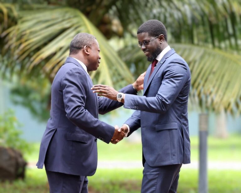 Diplomatie : Bassirou Diomaye Faye reçu à Lomé par Faure Gnassingbé — Un rapprochement stratégique entre le Sénégal et le Togo
