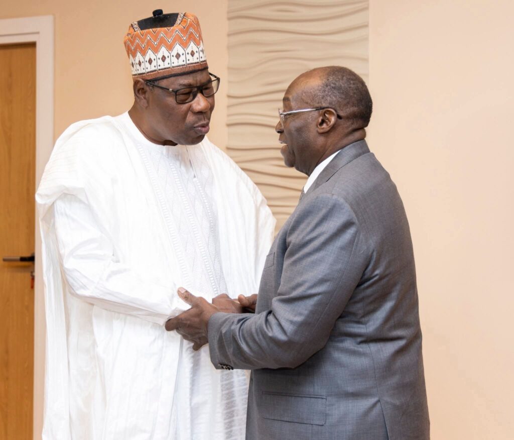 🇨🇮 Côte d’Ivoire – Diplomatie régionaleLe Vice-Président ivoirien reçoit les anciens Présidents Yayi Boni, Goodluck Jonathan et Ibn Chambas dans le cadre du Forum des Sages