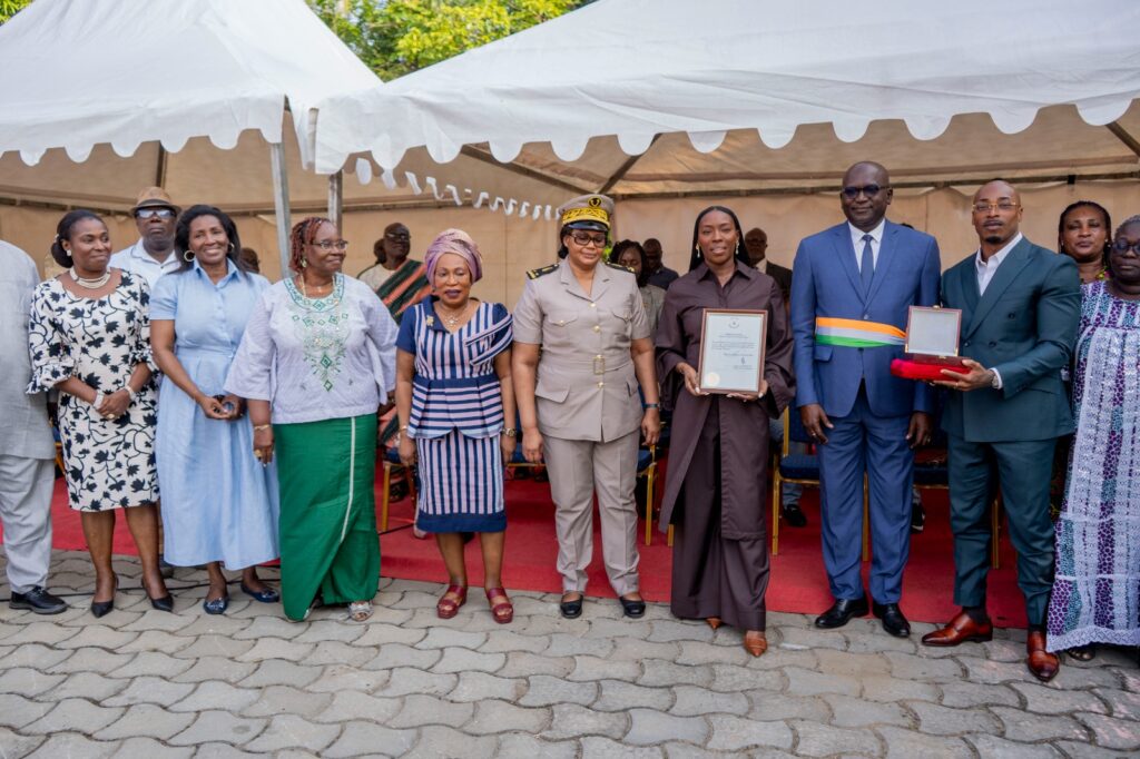 Grand-Bassam célèbre Murielle Ahouré : une étoile de l’athlétisme élevée au rang de citoyenne d’honneur‎