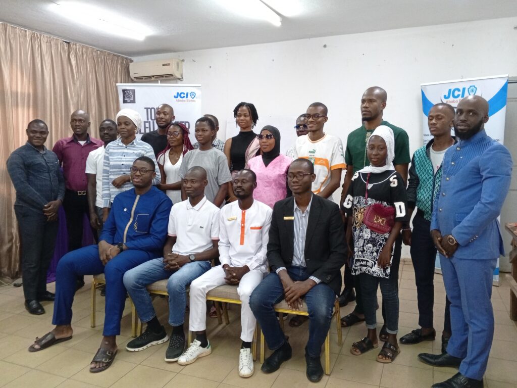 Côte d’Ivoire / Formation : Des jeunes  initié la jeunesse à l’intelligence artificielle‎