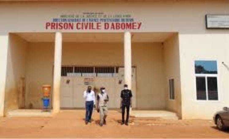 Bénin évasion spectaculaire à Abomey Calavi un détenu condamné à 25 ans introuvable