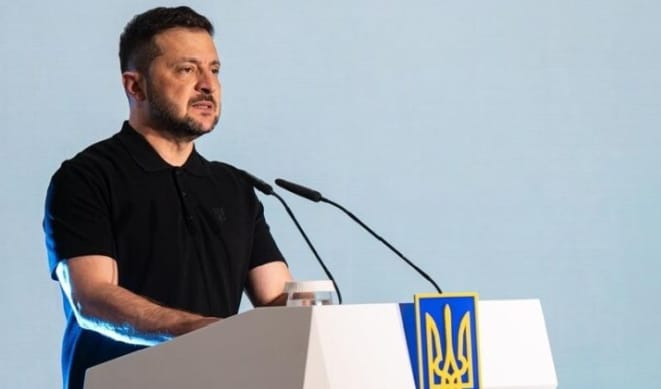 Indépendance de l’Ukraine : Zelensky promet « une paix juste sans compromis humiliant »